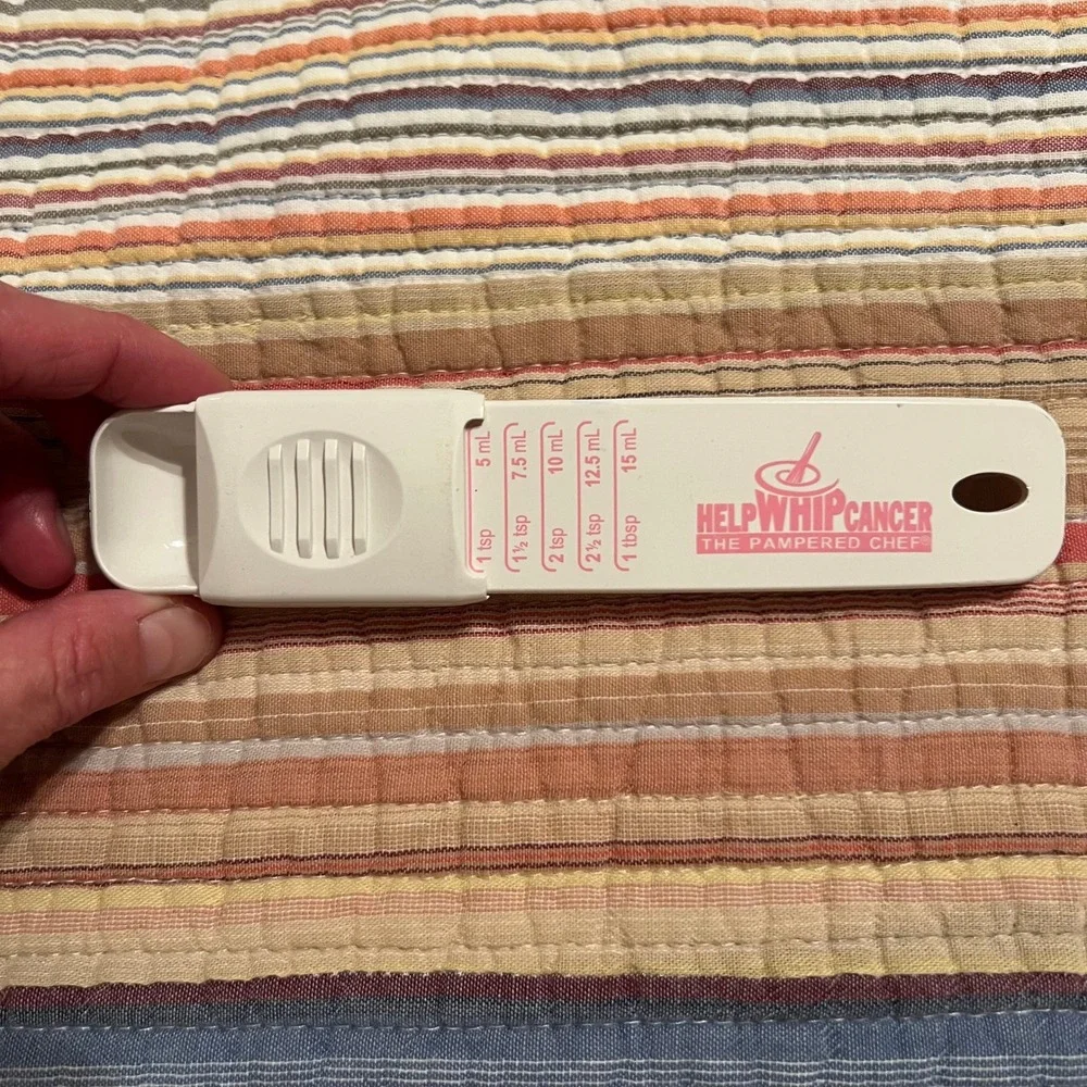 The Pampered Chef Help Whip Cancer Adjustable Measuring Spoon White Pink
